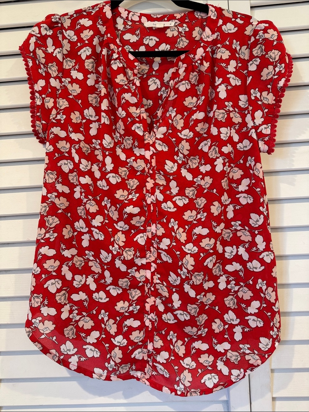 fun 2 fun Red & White Floral Cap-Sleeve Button Blouse